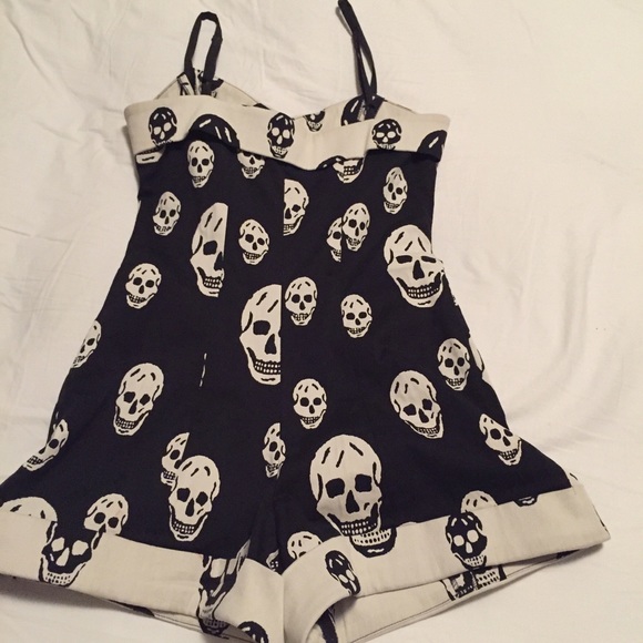 *RUNWAY* Betsey Johnson Skull Romper 💀😍🎉 - Picture 3 of 4
